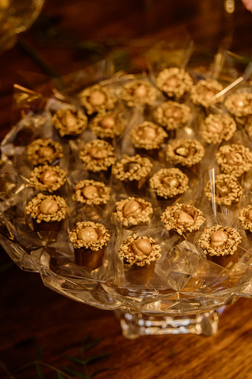 Bombons artesanais de chocolate com castanhas